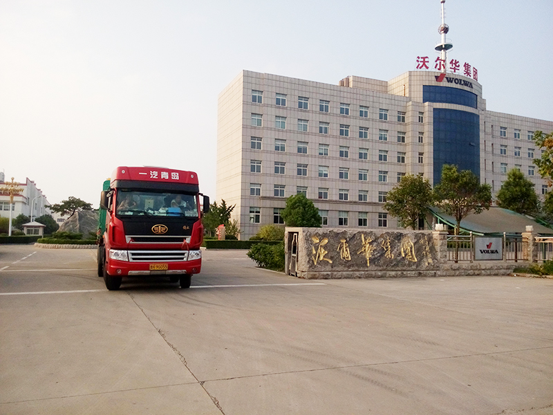 沃爾華集團2臺挖掘機裝車即將出口委內瑞拉