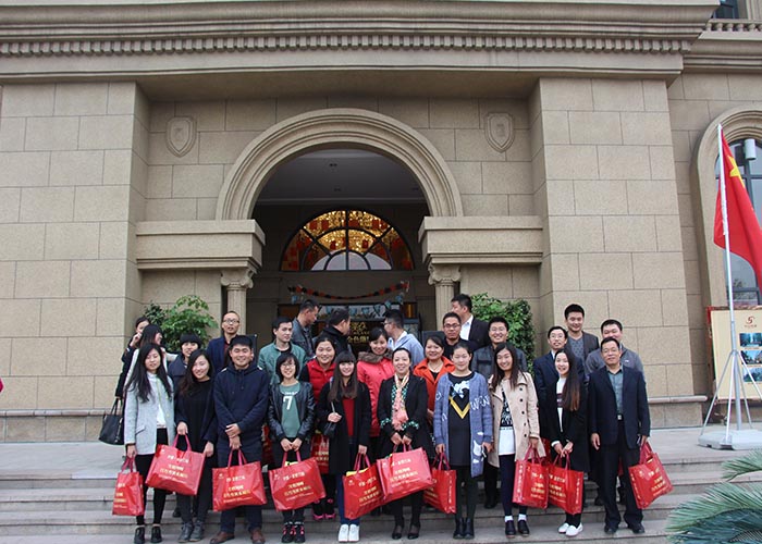 沃爾華集團2015上半年度電商總結表彰大會圓滿舉行