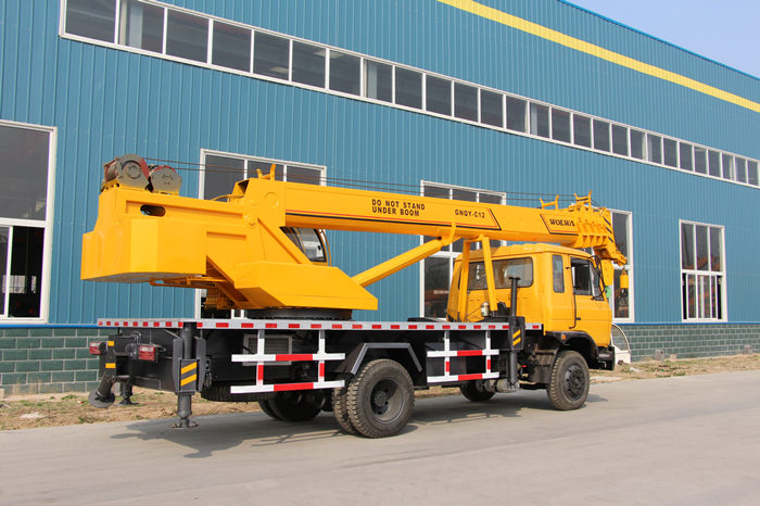 沃爾華集團(tuán)2臺(tái)汽車(chē)起重機(jī)順利出口坦桑尼亞