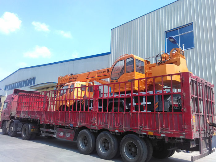 沃爾華集團(tuán)2臺(tái)汽車(chē)起重機(jī)順利出口坦桑尼亞