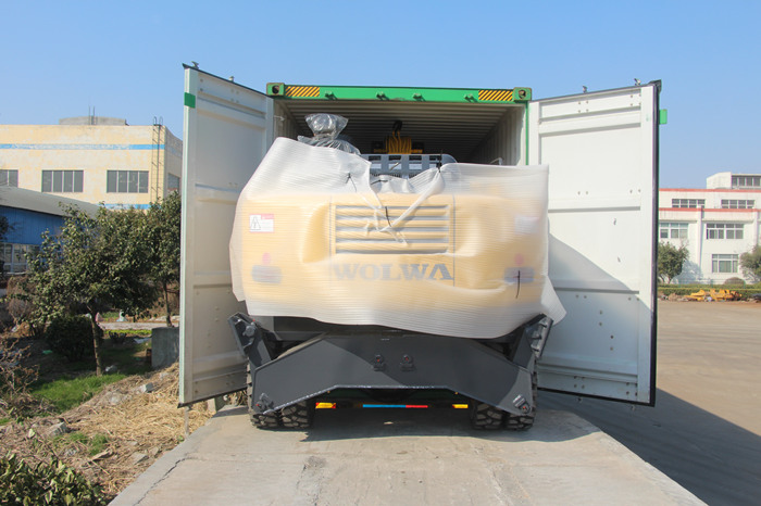 沃爾華集團(tuán)2臺挖掘機(jī)出口越南